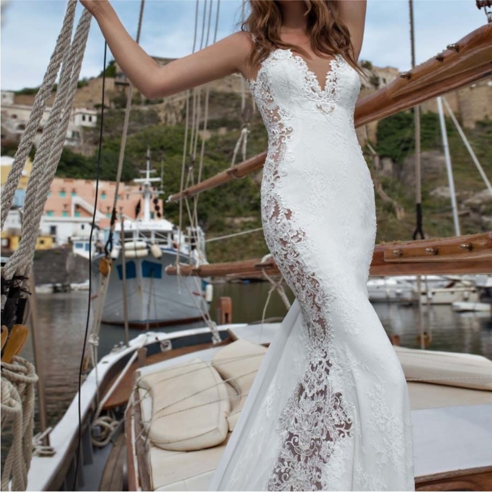 Maison Signore White Lace Wedding Gown Kleinfeld Bridal